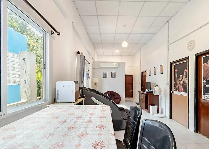 Apartment 1 Near Bts Bangwa